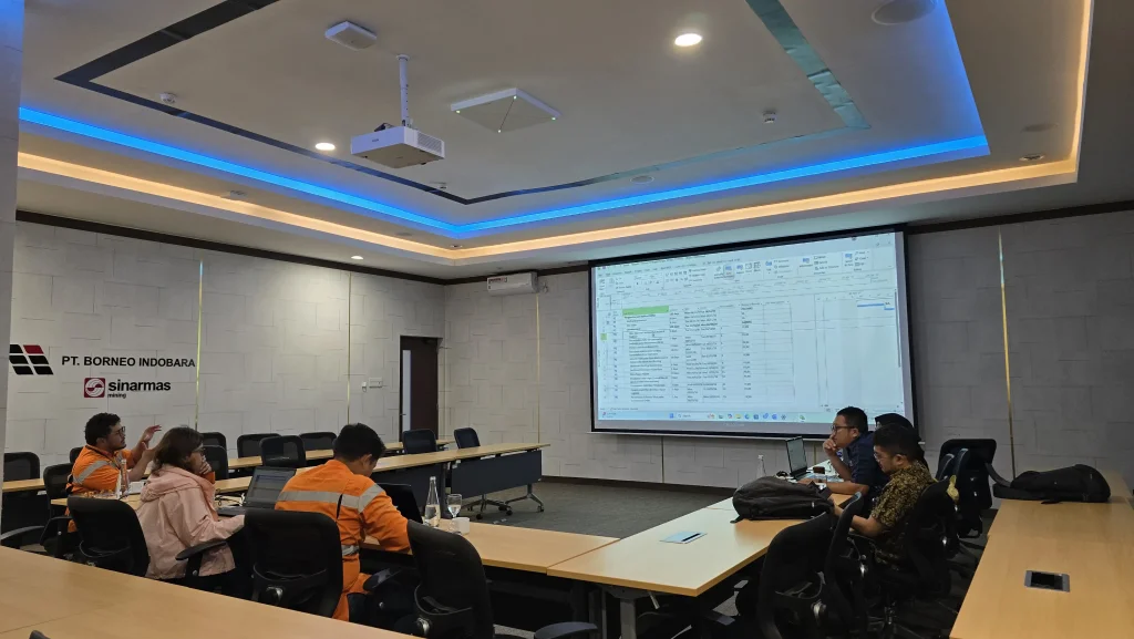 Tim Activo memberikan training CMMS Activo kepada tim Borneo Indobara pada kunjungan tanggal 27–31 Oktober 2025.